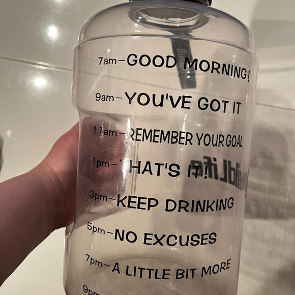 1 Gallon Water Bottle with Time Markers and Motivational Messages (w/a)‎ - Picture 3 of 12